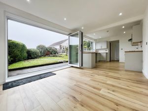 Kitchen diner- click for photo gallery